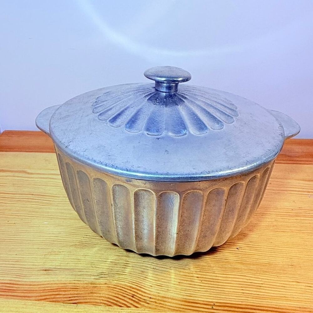 Vintage West Bend Aluminum Covered Casserole Dish No 30110 Made USA w/Lid